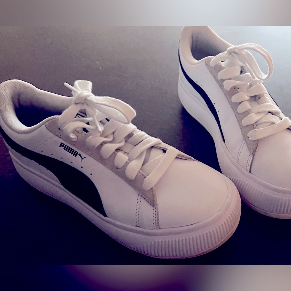 PUMA SNEAKERS - 8.5 - WORN TWICE.